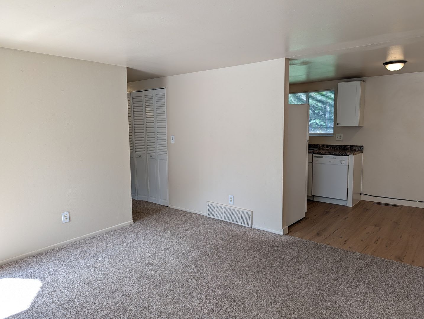 3 Bed 1 Bath With Big Backyard Available Now – photo 4
