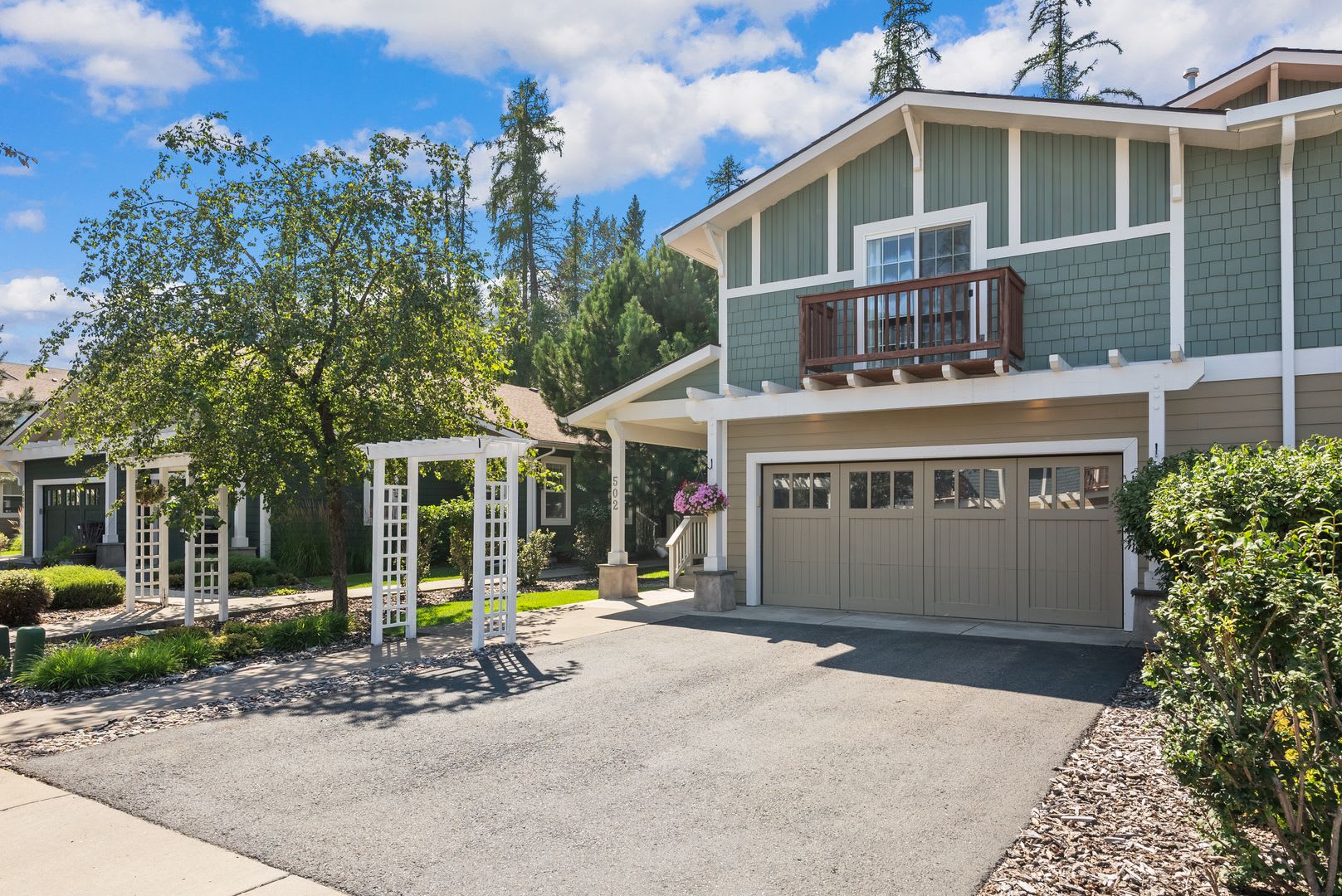 Furnished 2 BR + Den/2.5 BA Whitefish Townhome Available October 1, 2026-May 31, 2027 – photo 3