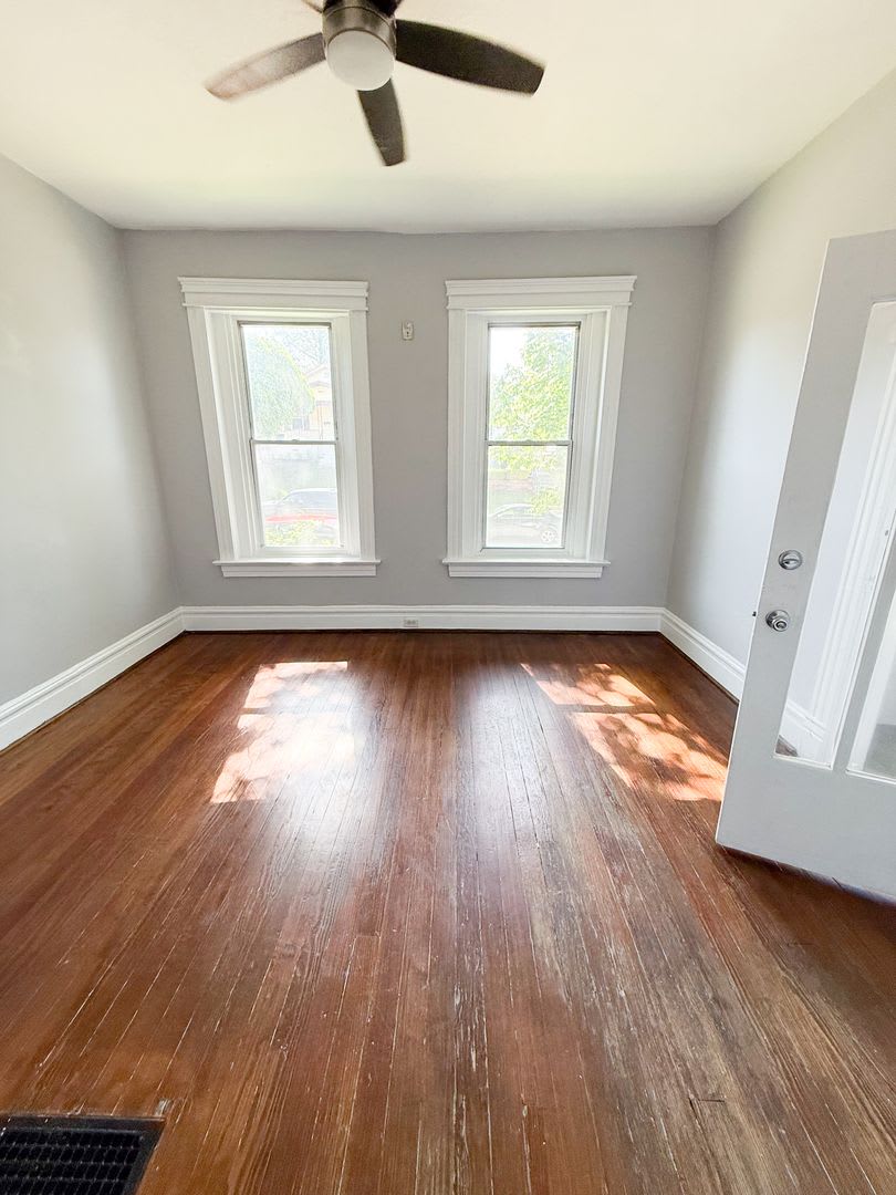 Updated 3 Bed South City Gem Near Parks, Dining, & Shopping! – photo 1