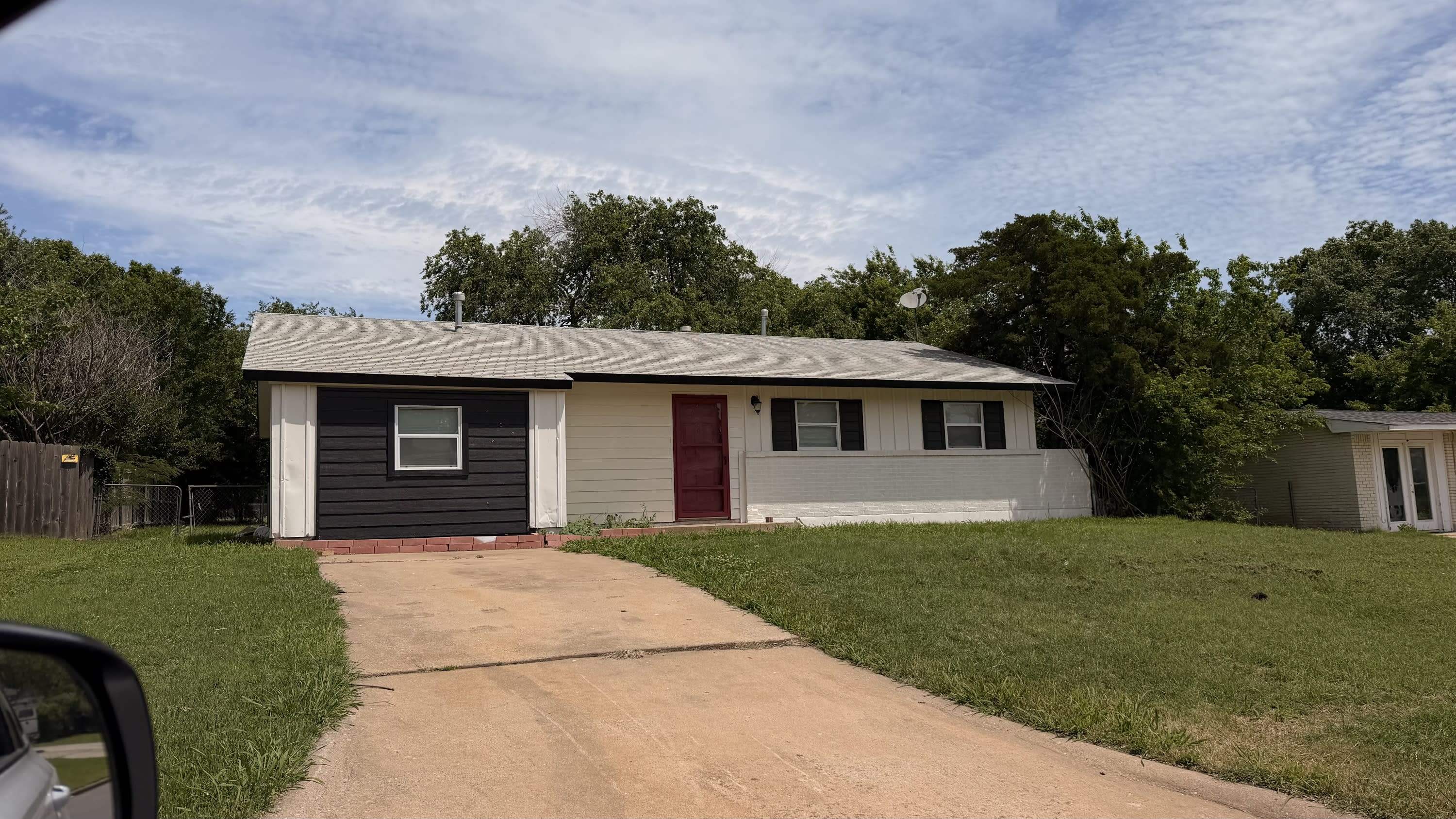2815 Northwest Lincoln Avenue – photo 1