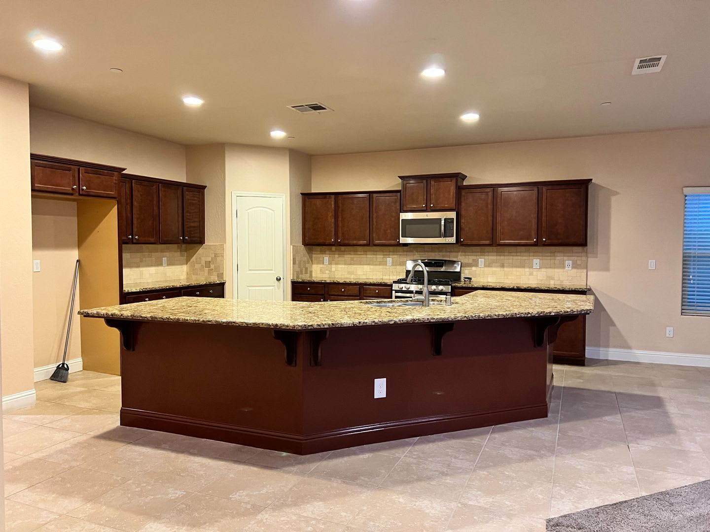 4 Bed 2 5 Bath Garage 2 Story House 2 697 Square Feet Of A Beautiful Home – photo 5