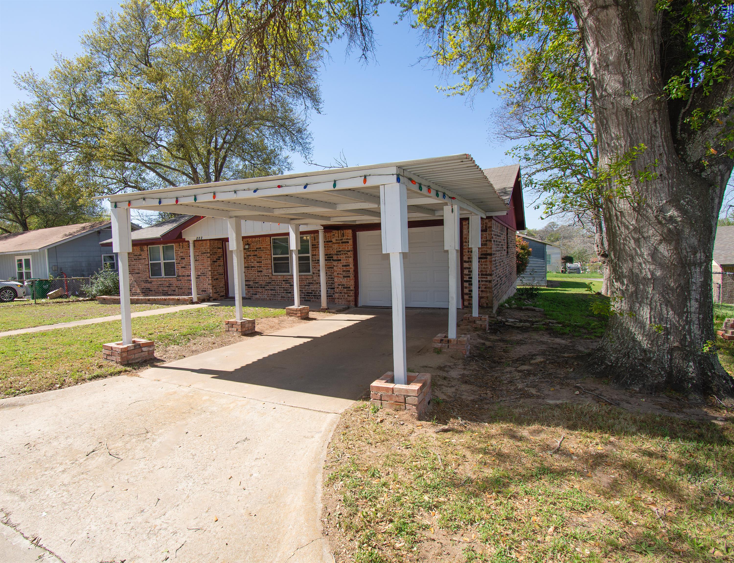 203 Schuerenberg Street – photo 2
