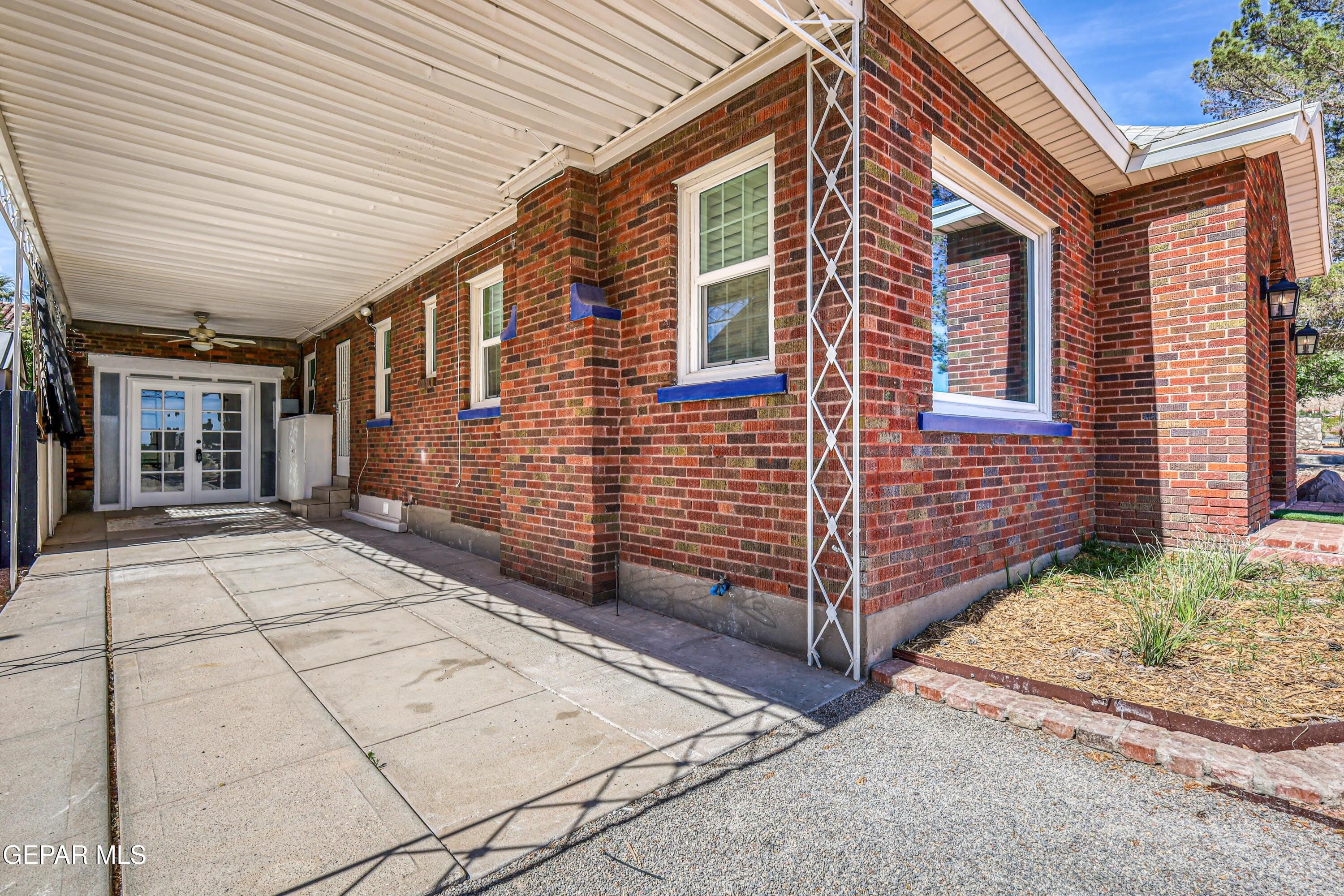 715 E ROBINSON Avenue – photo 4