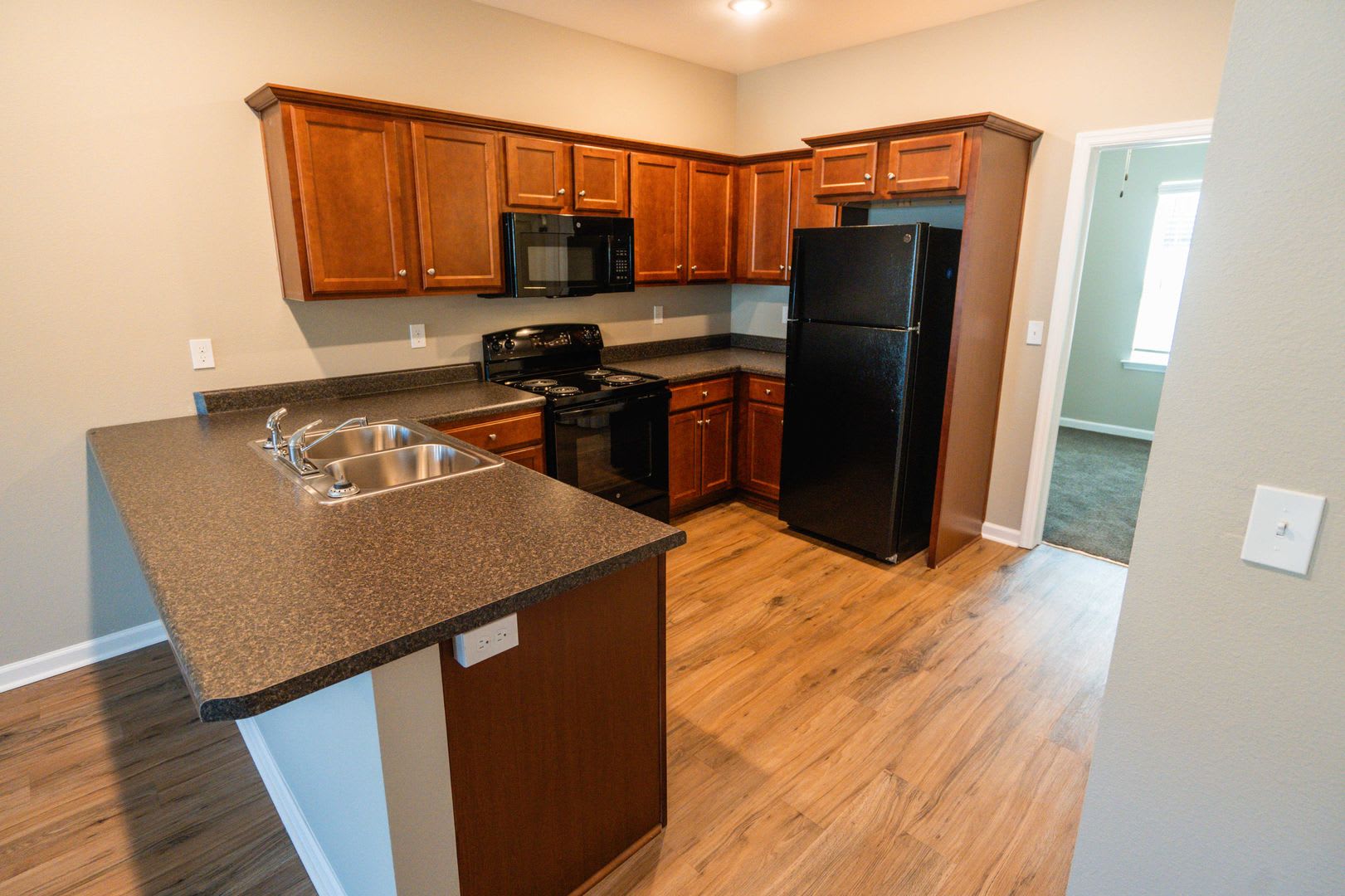 Beautiful 3 Bedroom 3 Bath – photo 5