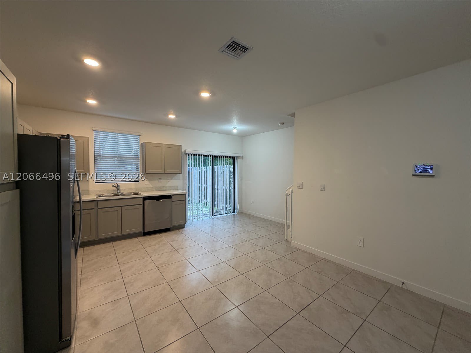 390 NE 12th St – photo 5