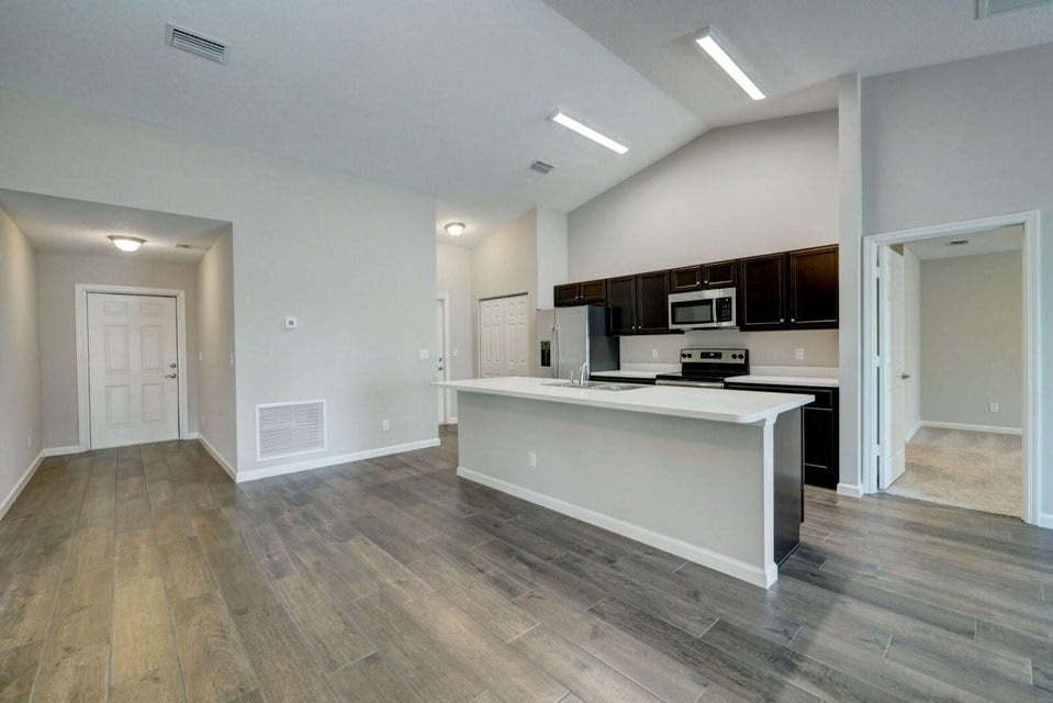 586 Southwest Laconic Avenue – photo 4