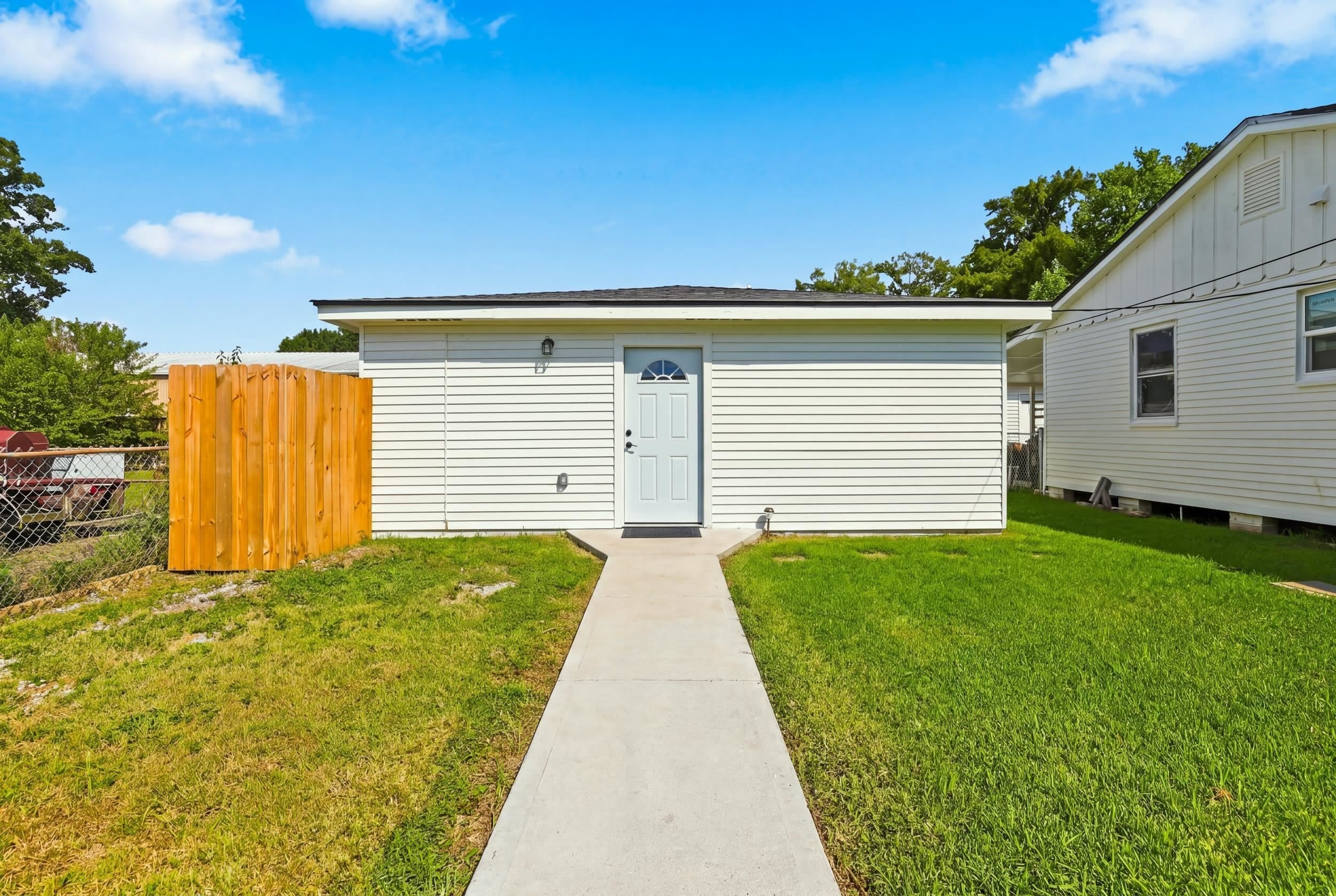 230 1/2 Morrison Avenue – photo 1
