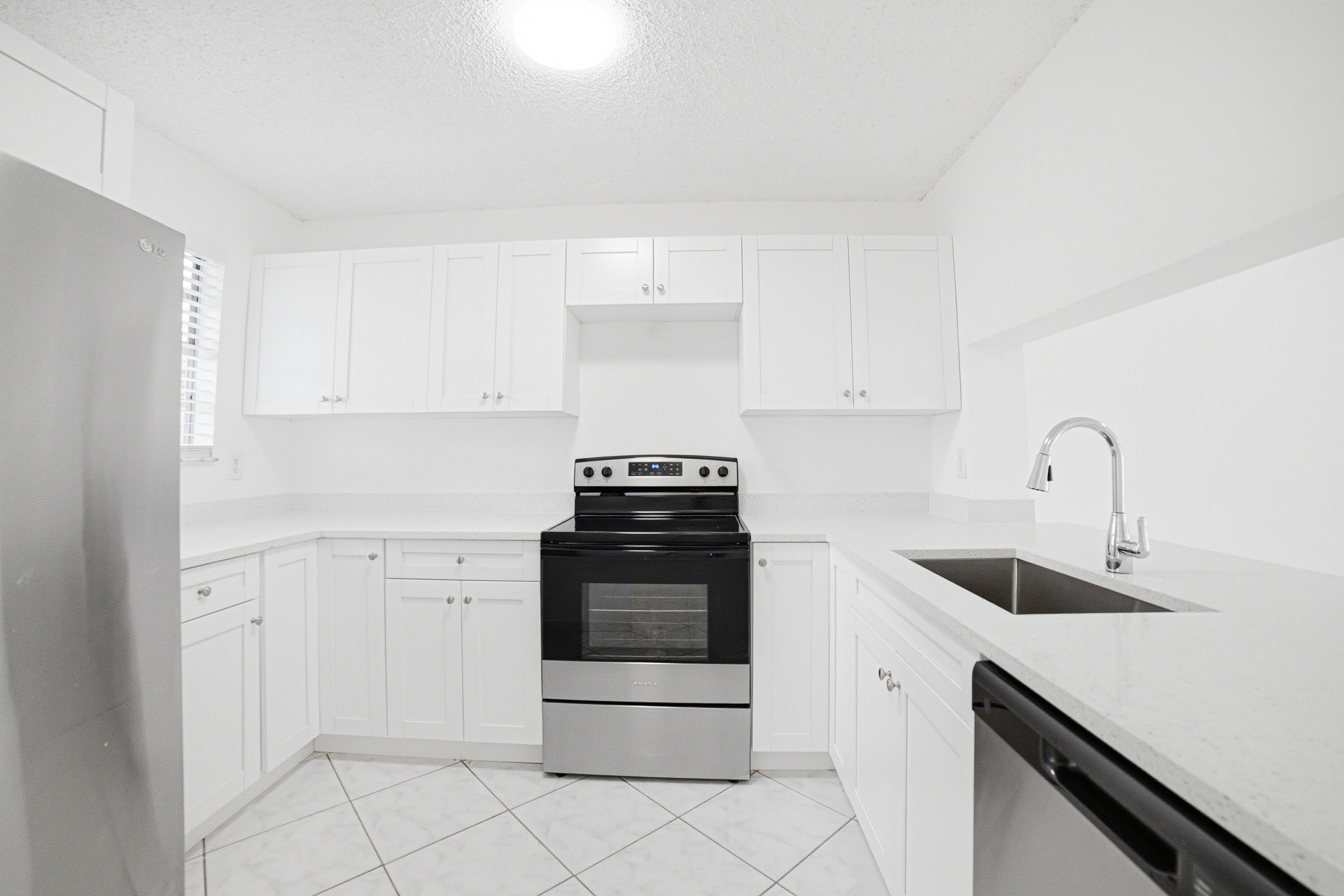 8207 FAIRWAY Road – photo 1
