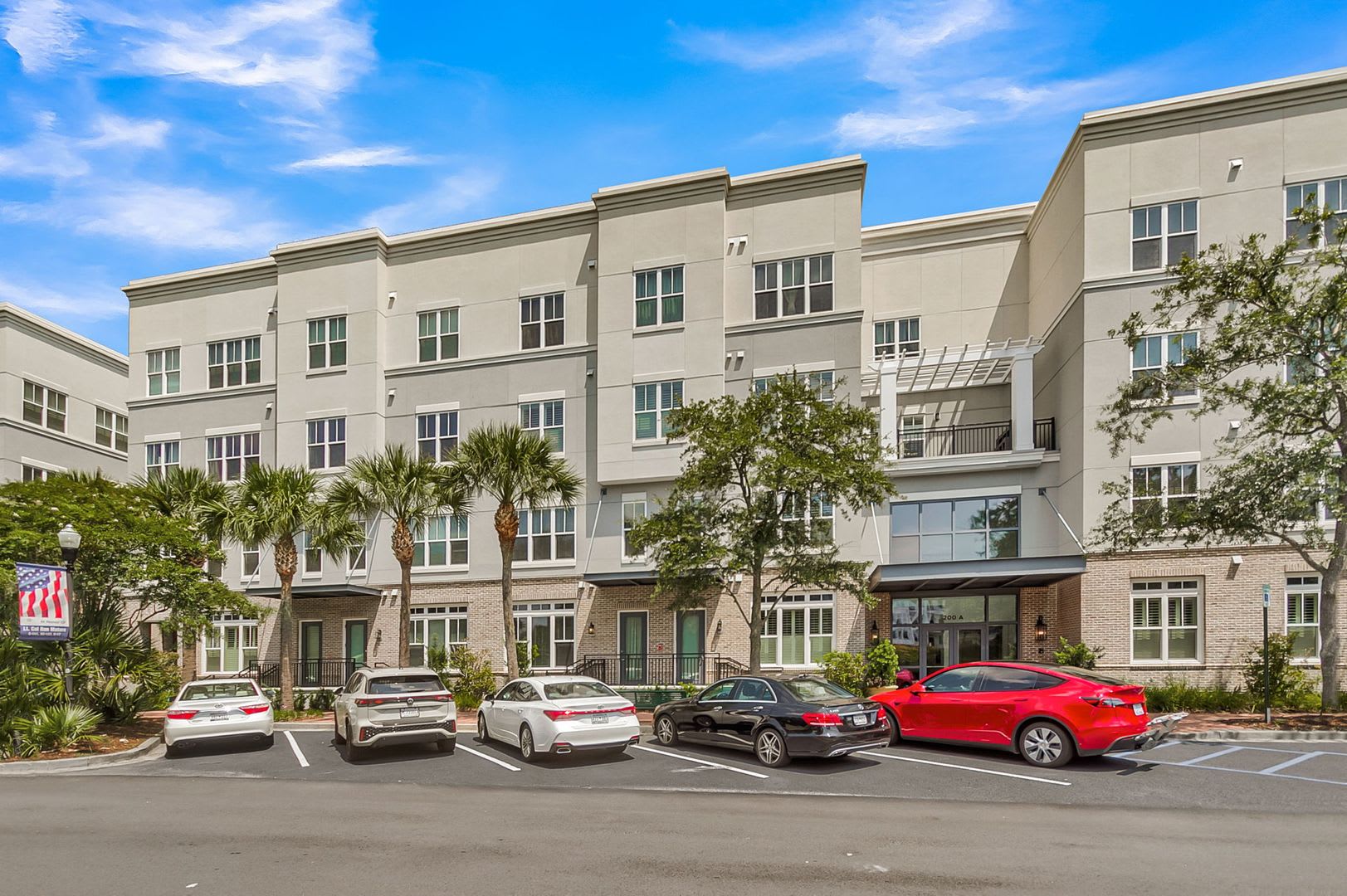 Modern Daniel Island Condo – photo 2