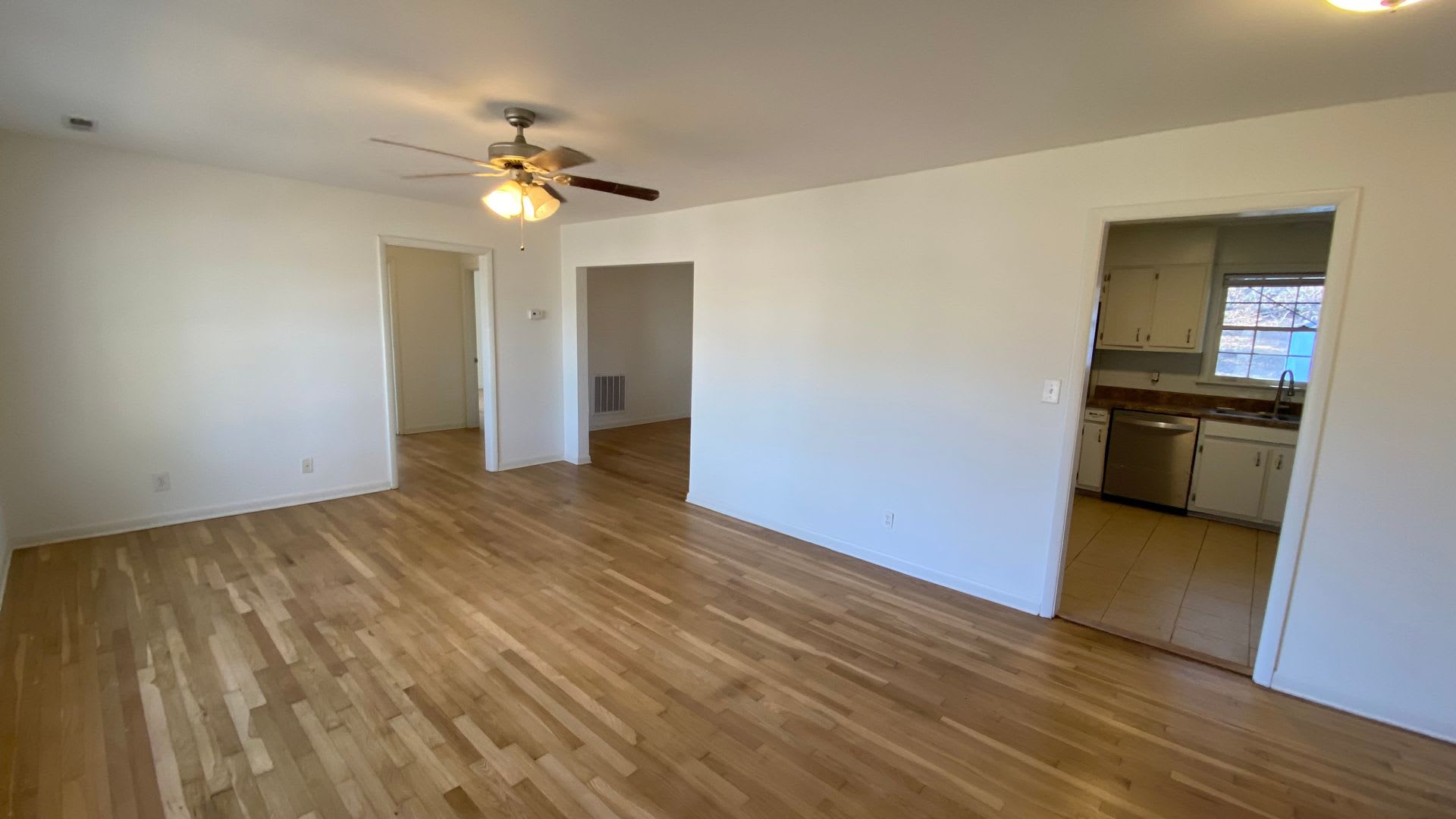 Spacious 4 Bedroom Home – photo 2