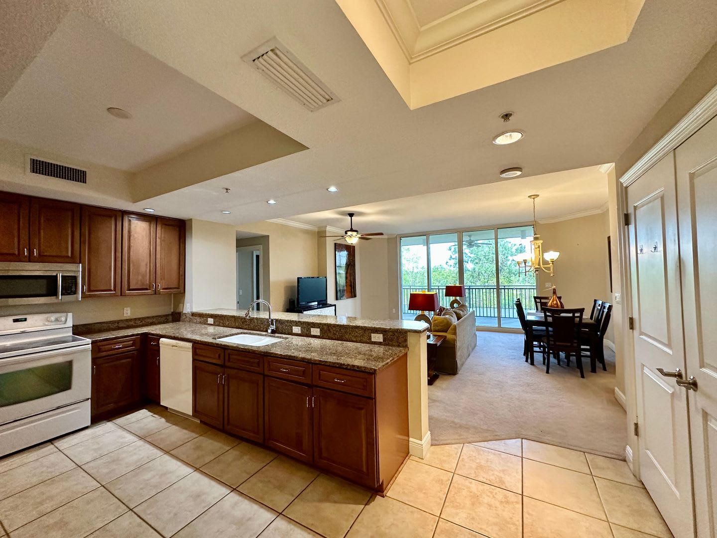Enjoy resort-style living every day! – photo 4