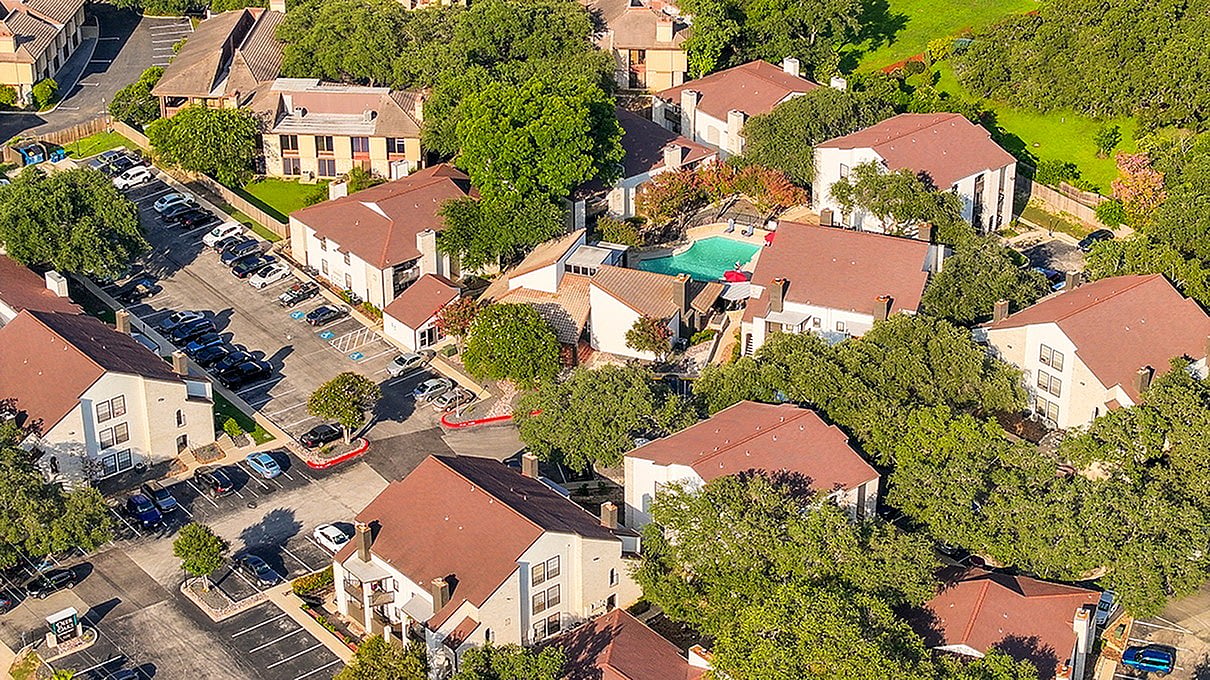 21502 James Charles – photo 5