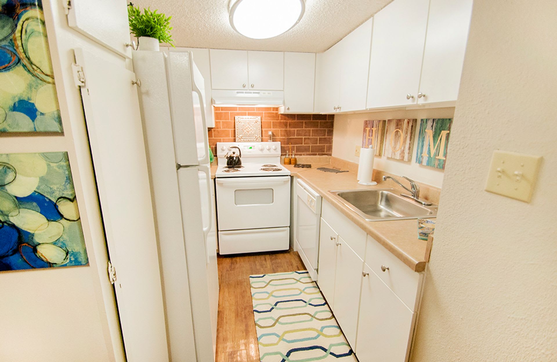 Lake Towers Apartments – photo 5