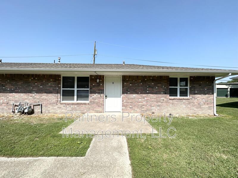 107 Pine Avenue 8 – photo 2