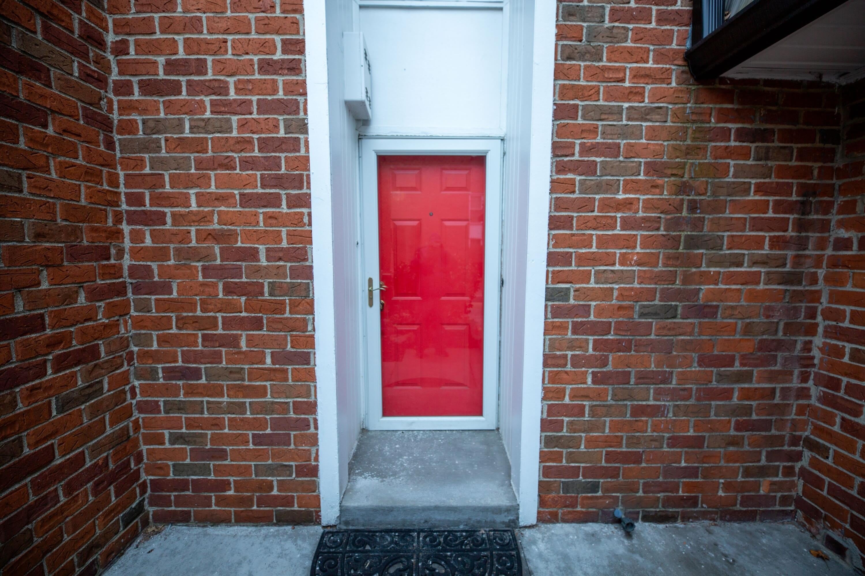 2146 Bryanston Crescent Street – photo 2