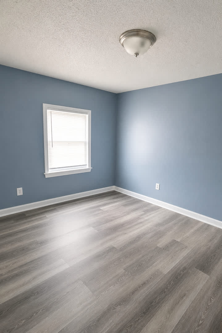 Half Off Security Deposit Fully Renovated 3Br Home With Huge Yard Off Street Parking Section 8 Welcome – photo 4
