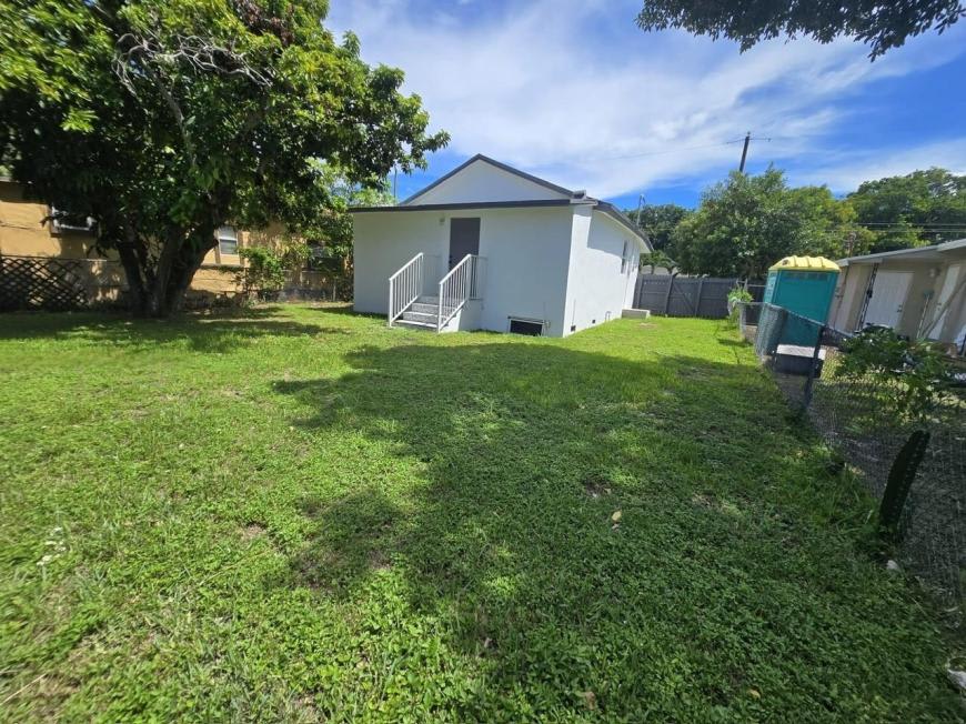 1437 NW 70th St. – photo 5