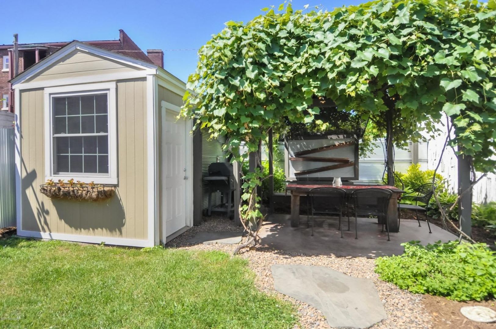 Quaint One Bedroom House close to U of L, Germantown & Downtown – photo 3