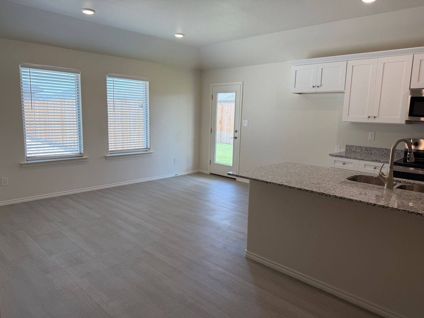 Brand New Build Beauty in Shenandoah Ridge – photo 5