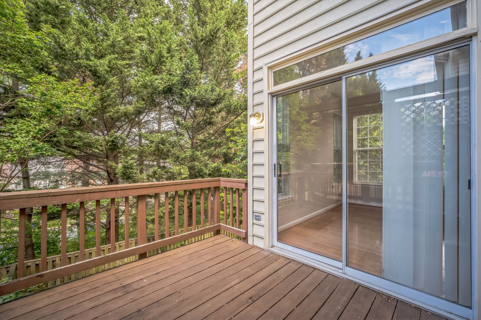 Spacious 4-Bedroom Townhome in Prime Alexandria Location – photo 5