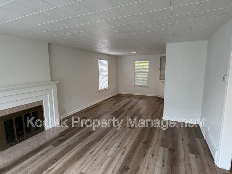 237 N Center St – photo 5