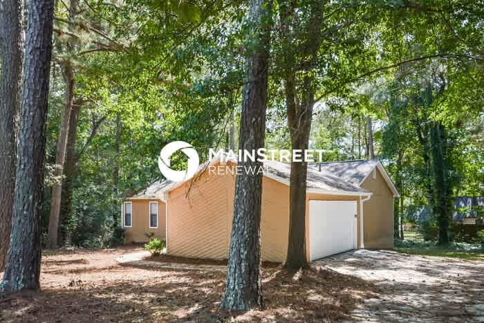 1235 Woodland Court Southeast – photo 2