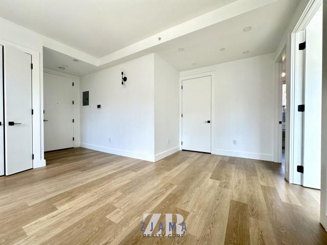 1042 President Street – photo 2