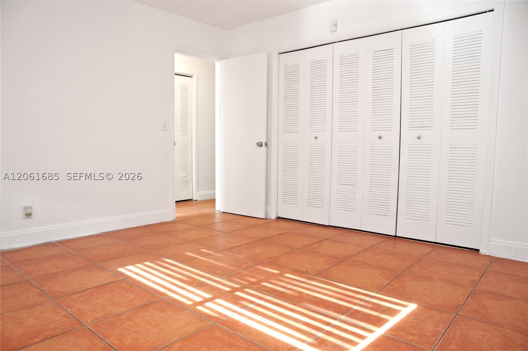 304 SE 9th Ct – photo 3