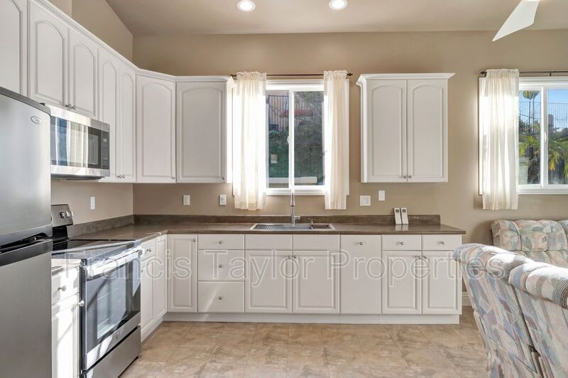 2861 Eastview Terrace – photo 4