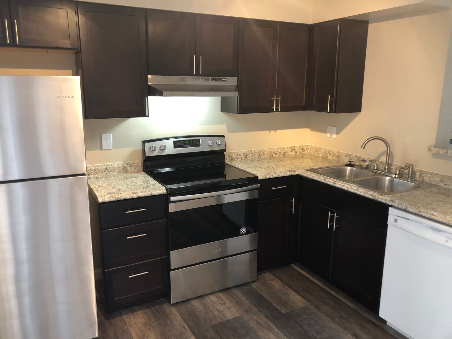 Spacious 2 Bed 2 Bath Fourplex Unit In Prime Location – photo 3