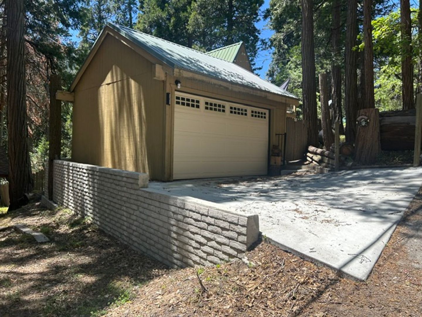 Clean 2 Bedroom / 2 Bathroom Cabin in Alta Sierra. Available for immediate lease! – photo 3