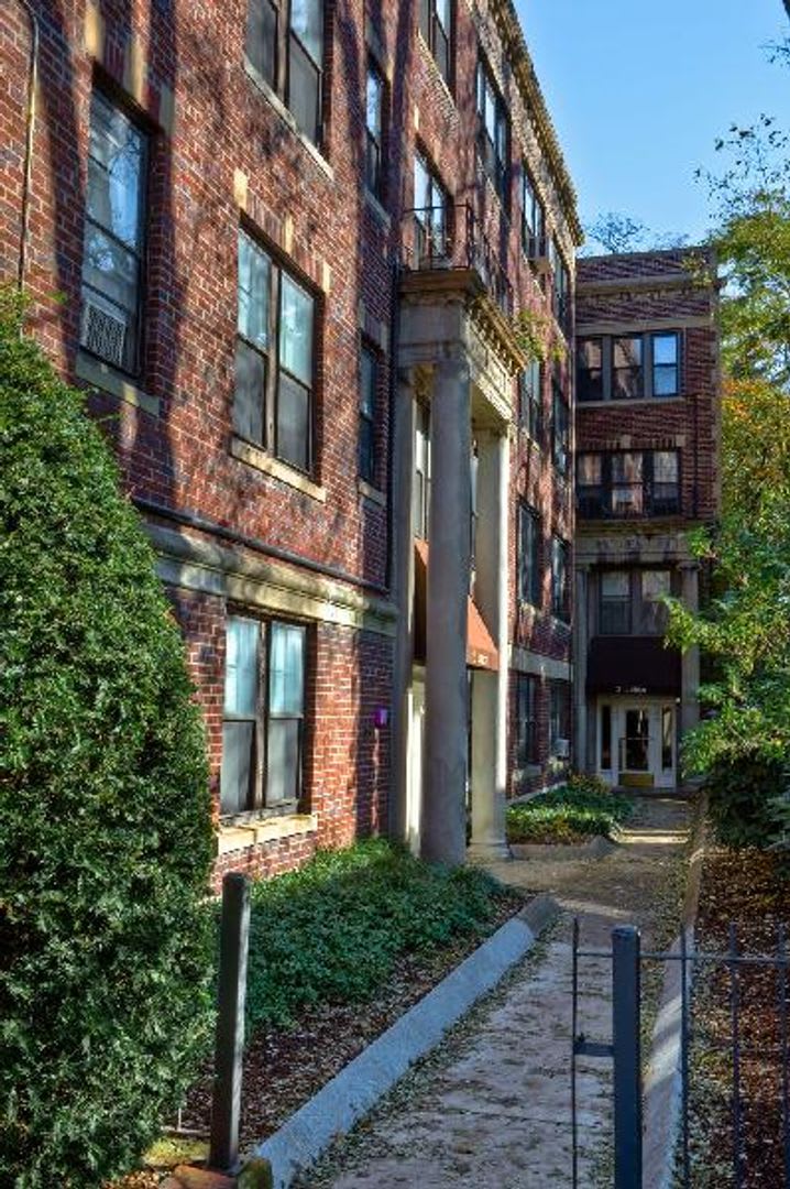 Charming 2 Bedroom-No Broker Fee – photo 3