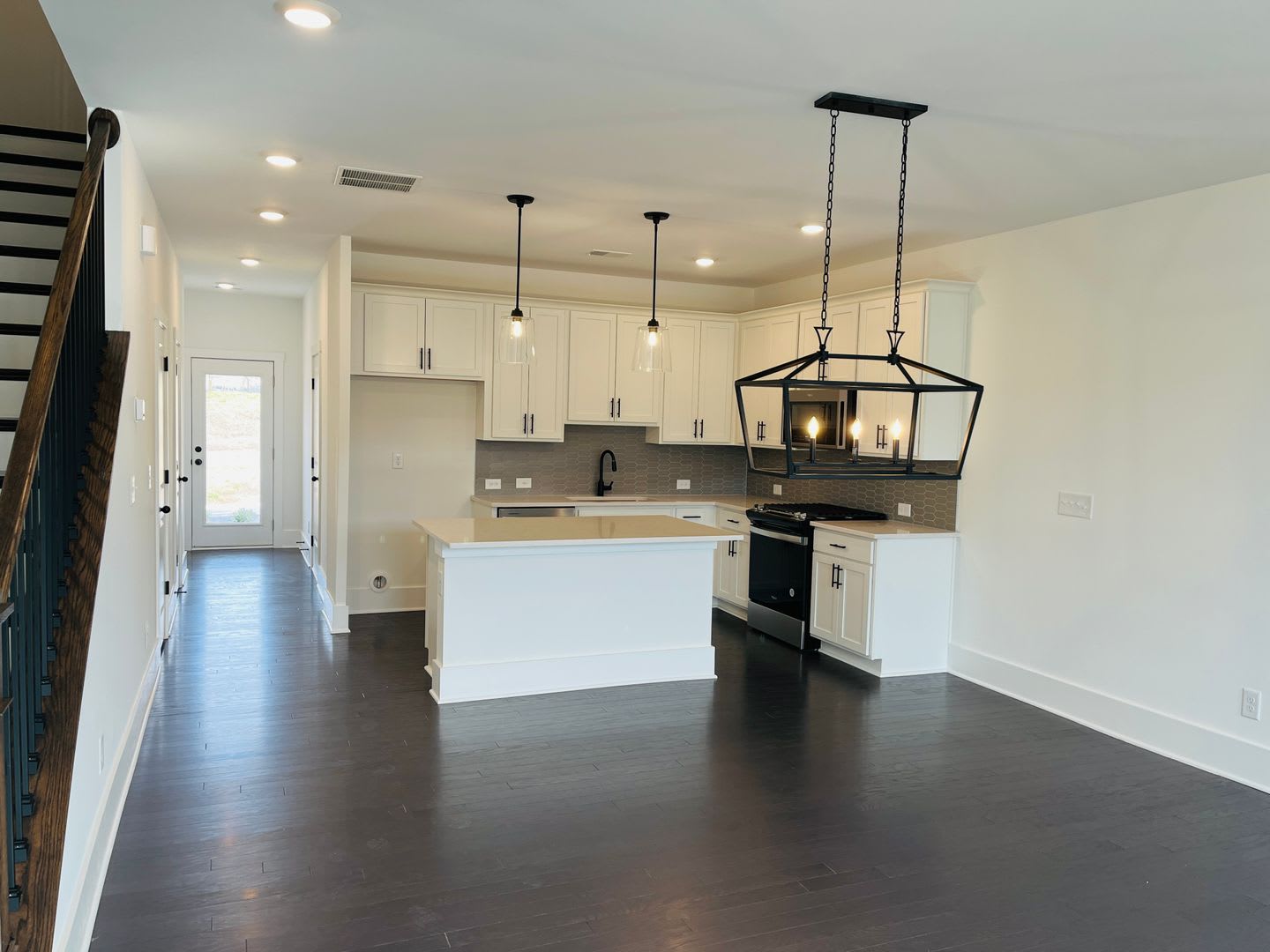 LIKE NEW IN PARK VUE! Townhome located across from Westside Park in Atlanta! MUST SEE! – photo 3