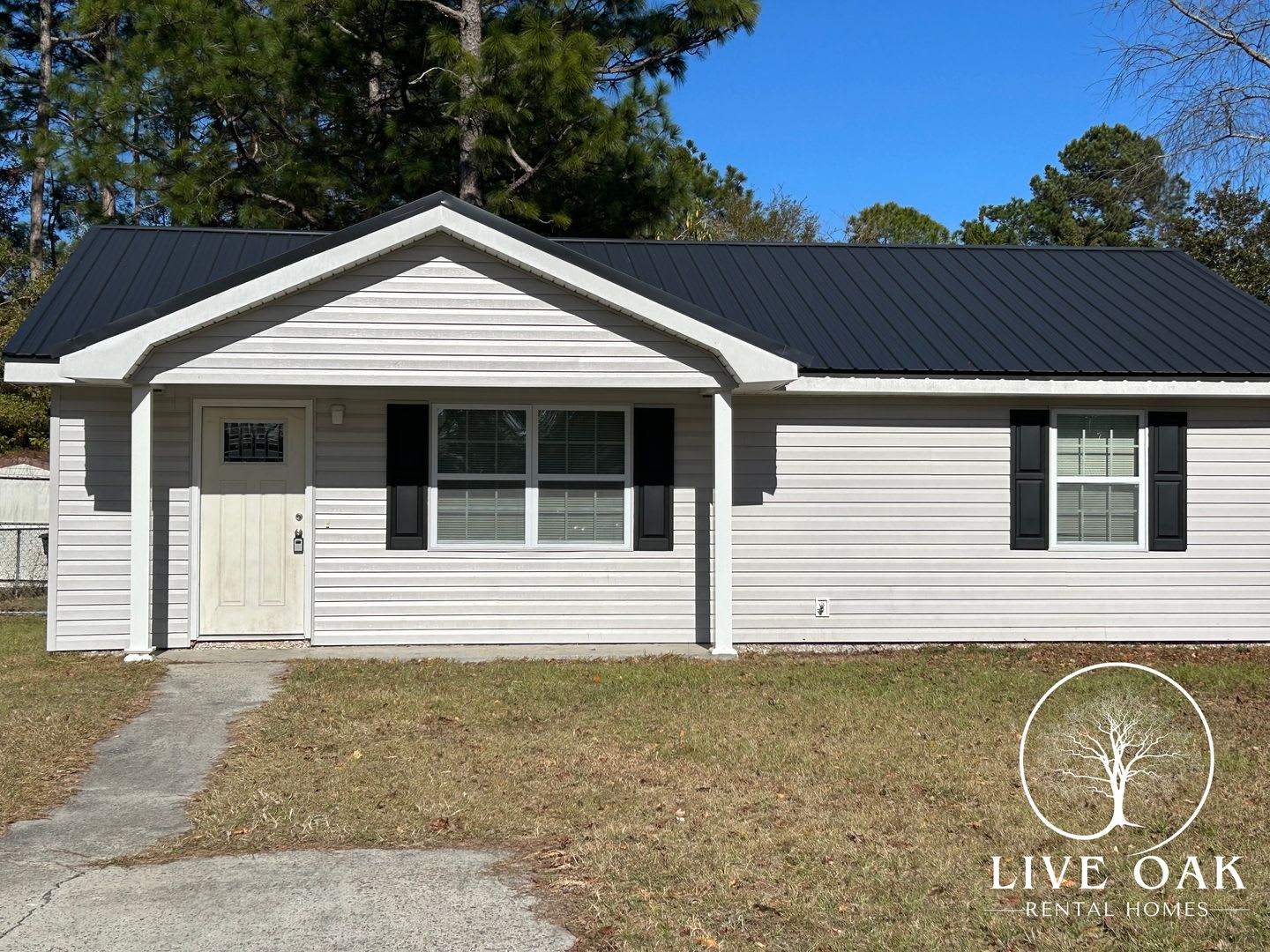 MOVE IN SPECIAL: $500 OFF 1ST MONTH'S RENT!** – photo 2