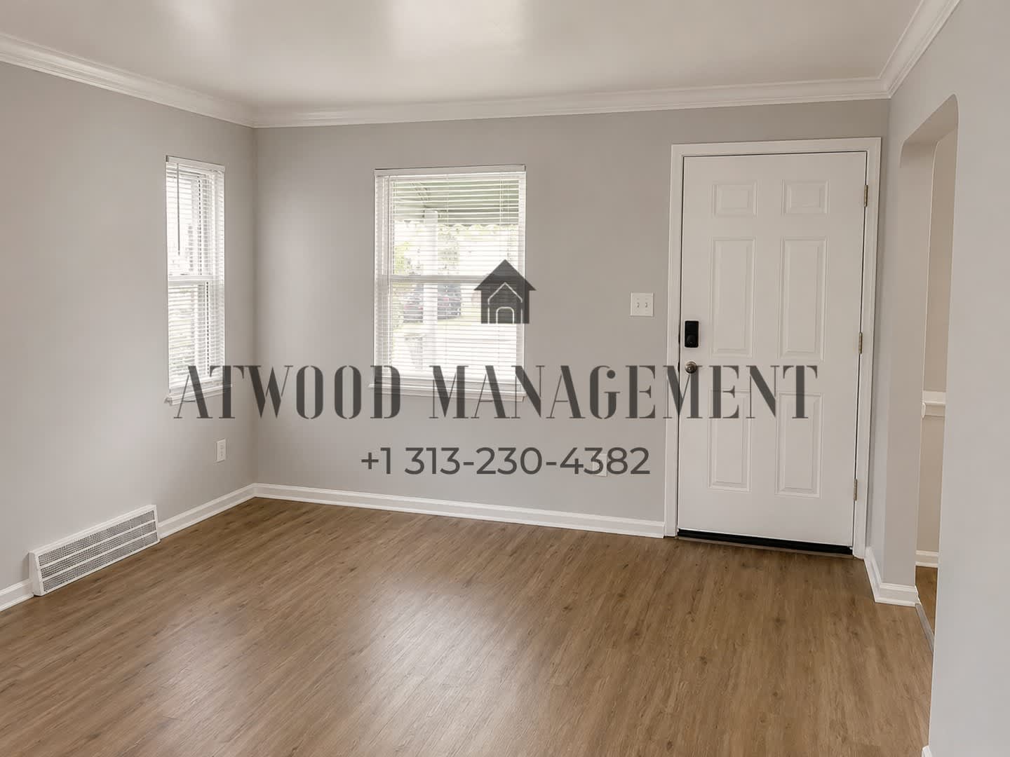 This beautifully updated 3-bedroom, 2-bath single-family home is ready for move-in! – photo 4