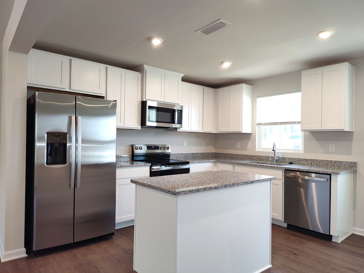 Pristine townhome located in the Cherry Grove Community in Kannapolis NC! – photo 5