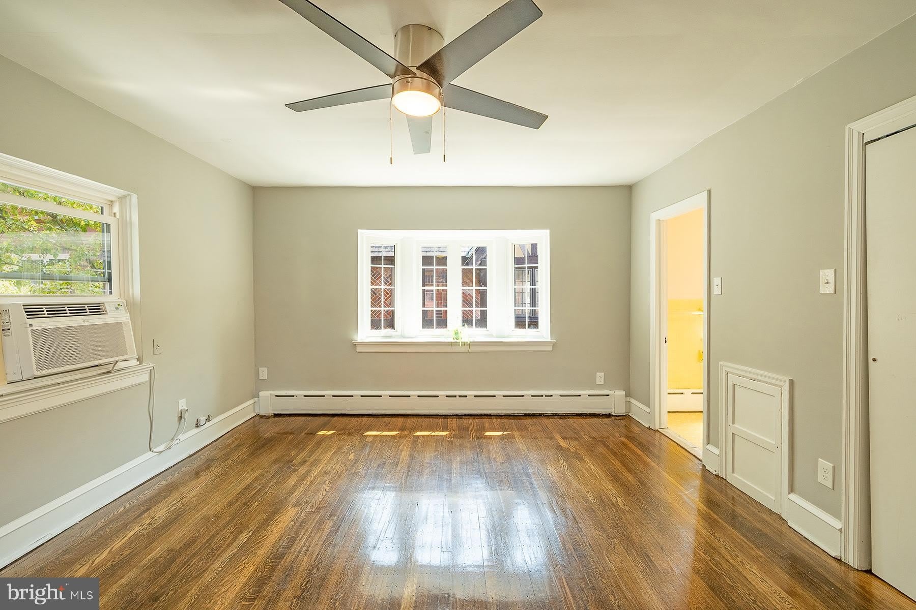 749 YORKWAY – photo 3