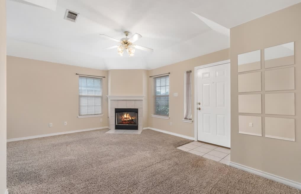821 Ave A – photo 4