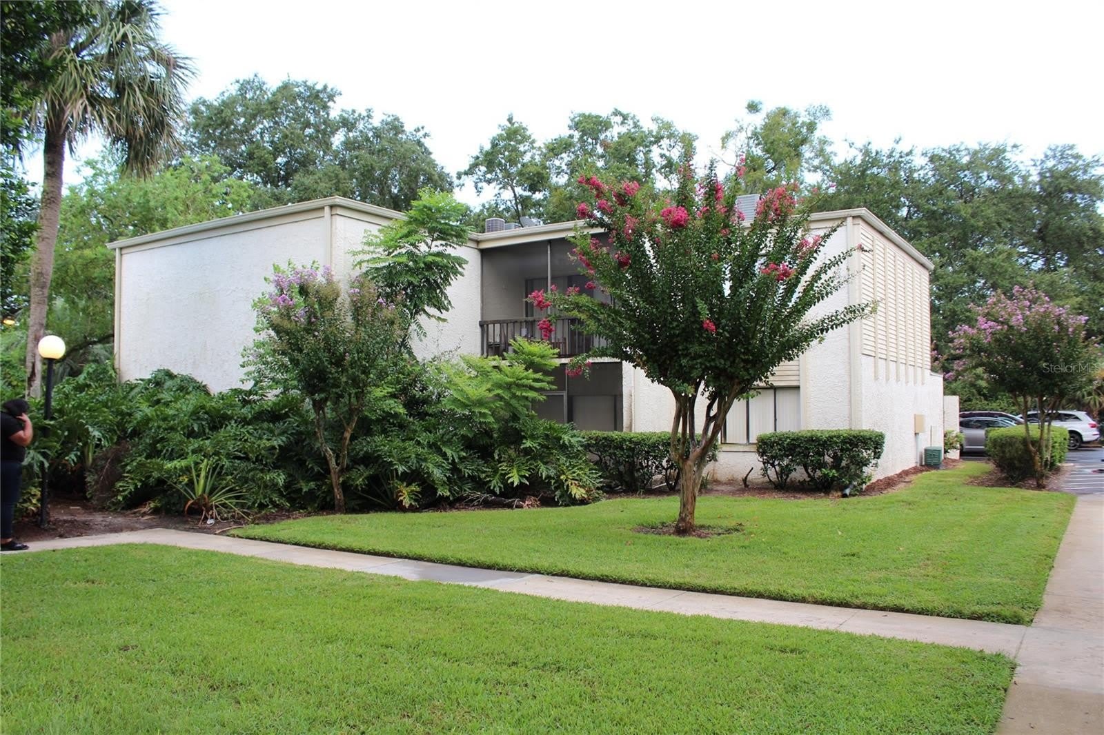 3294 S SEMORAN Boulevard – photo 2