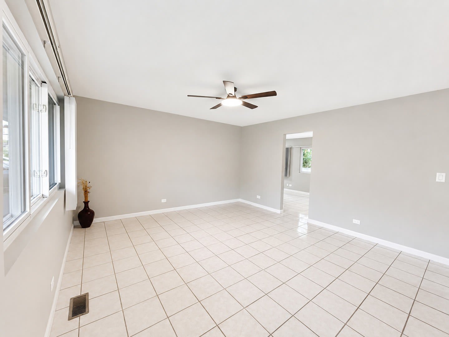 6847 Hawthorne Lane – photo 4