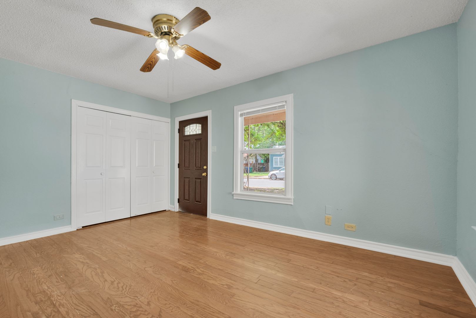 Cozy 2 Bedroom Home in Downtown San Antonio! – photo 3