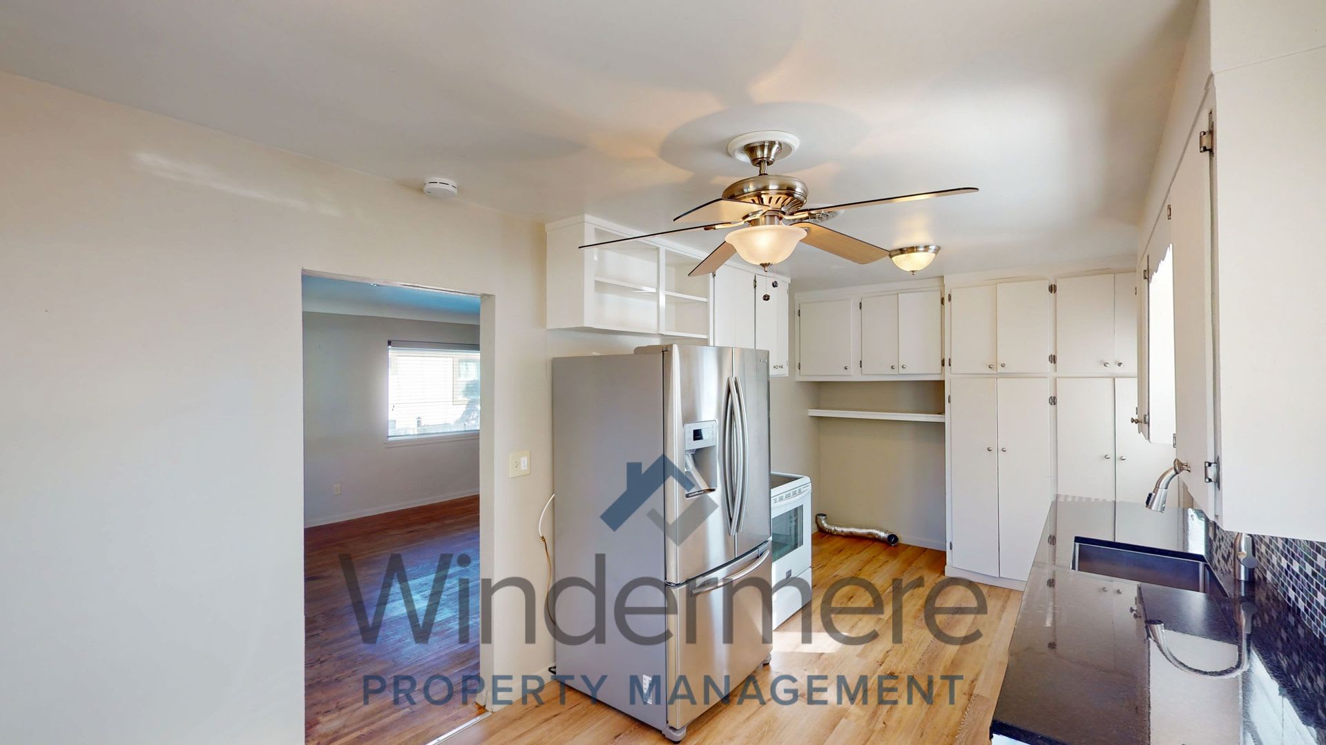 1049 St John – photo 5