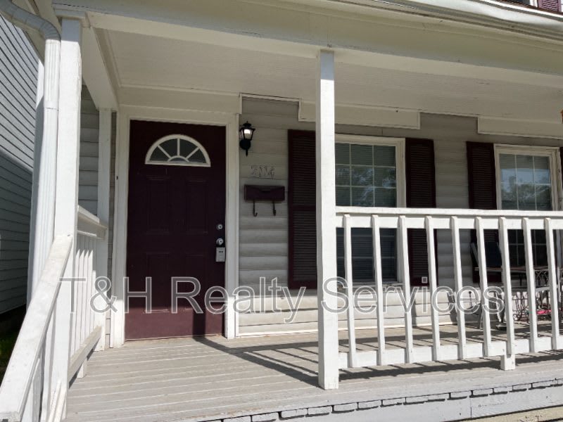 2114 Woodlawn Avenue – photo 4
