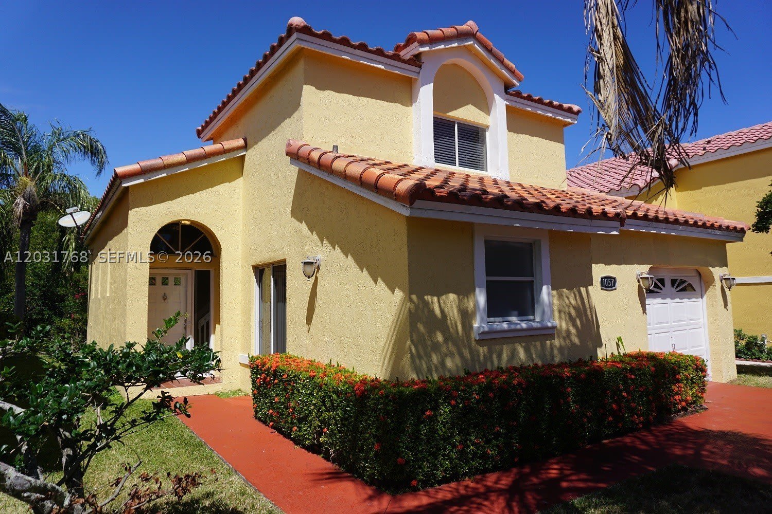 1057 SE 6th Ave – photo 2