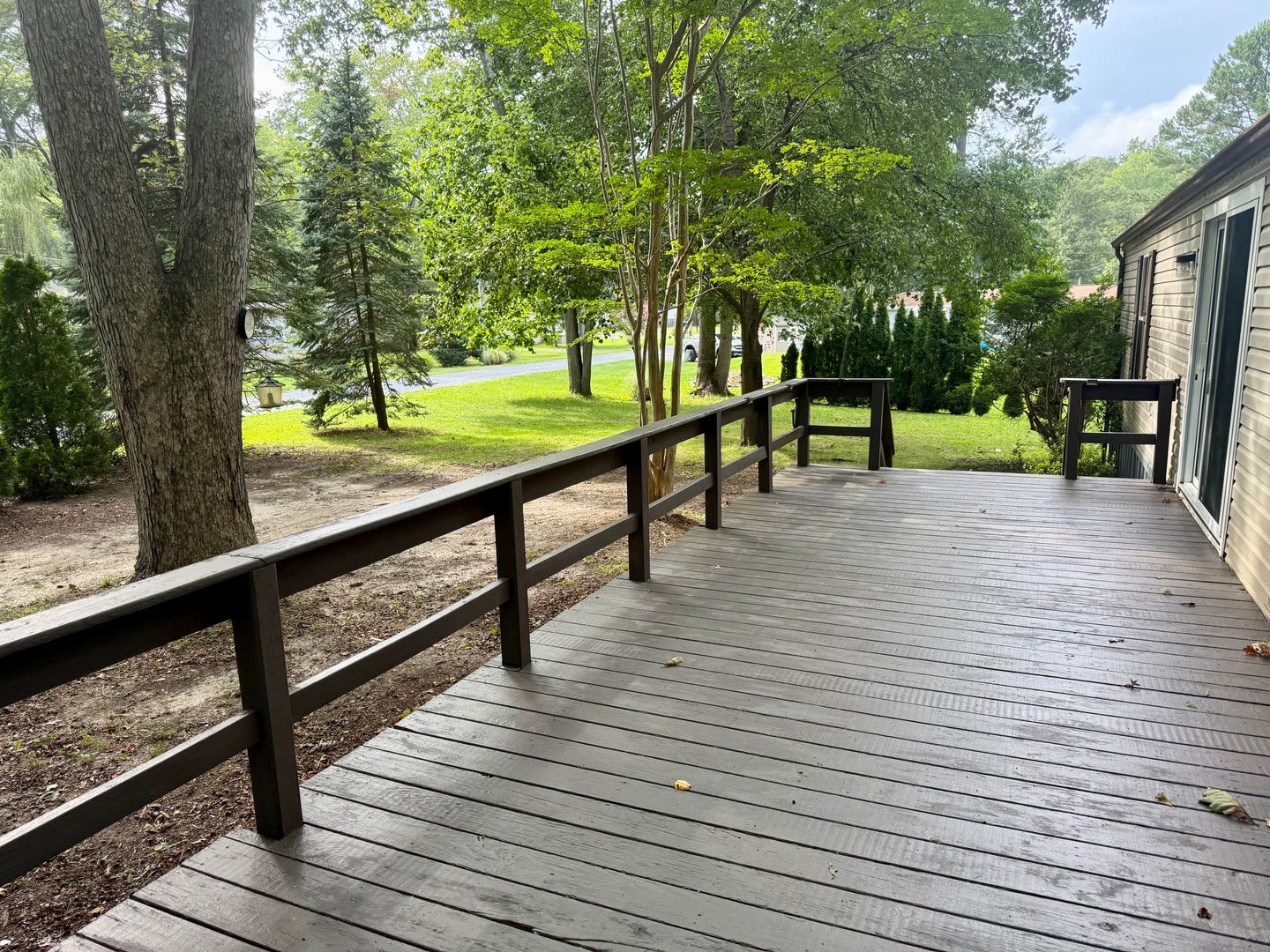 Move In Ready Year Round Home In A Quiet Location – photo 2