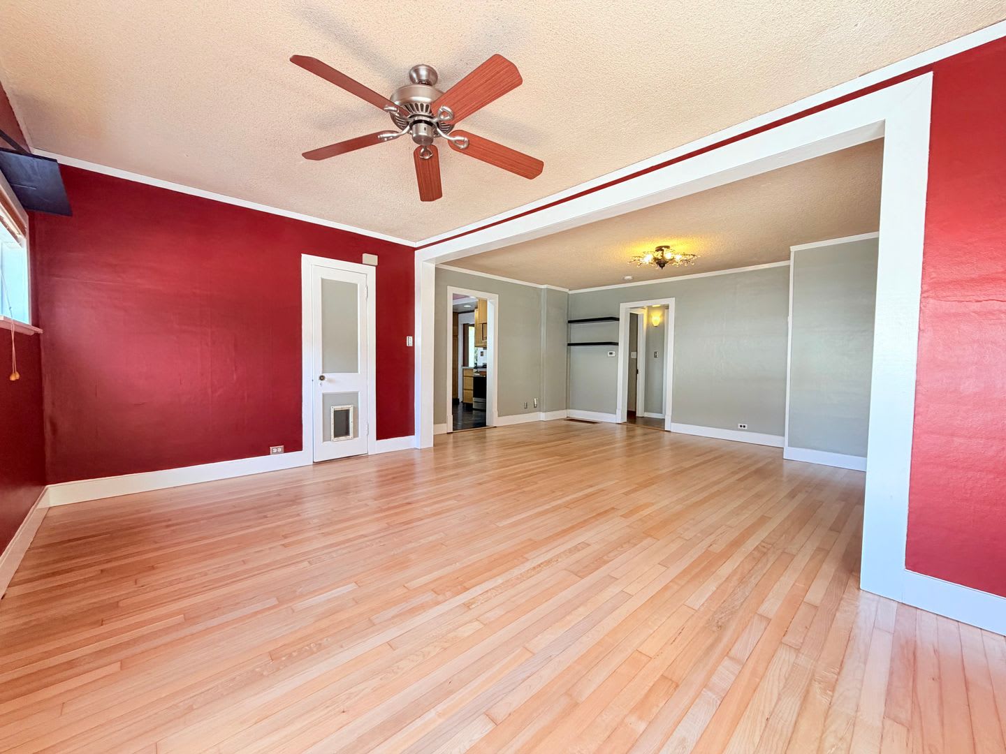 AVAILABLE NOW! Charming 3 Bed, 2 Bath Bungalow in Delridge! – photo 3