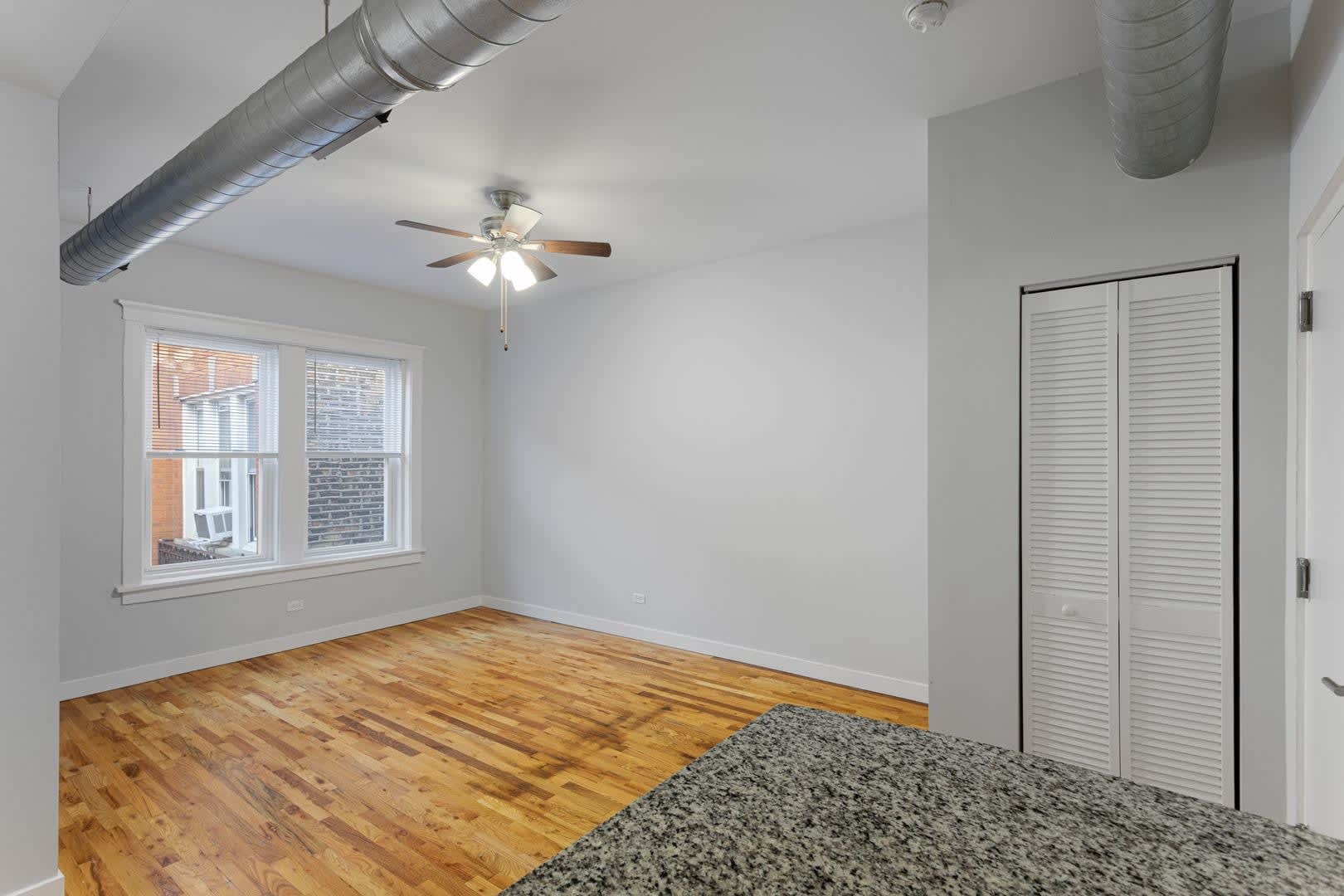 7456 N Greenview Ave – photo 3