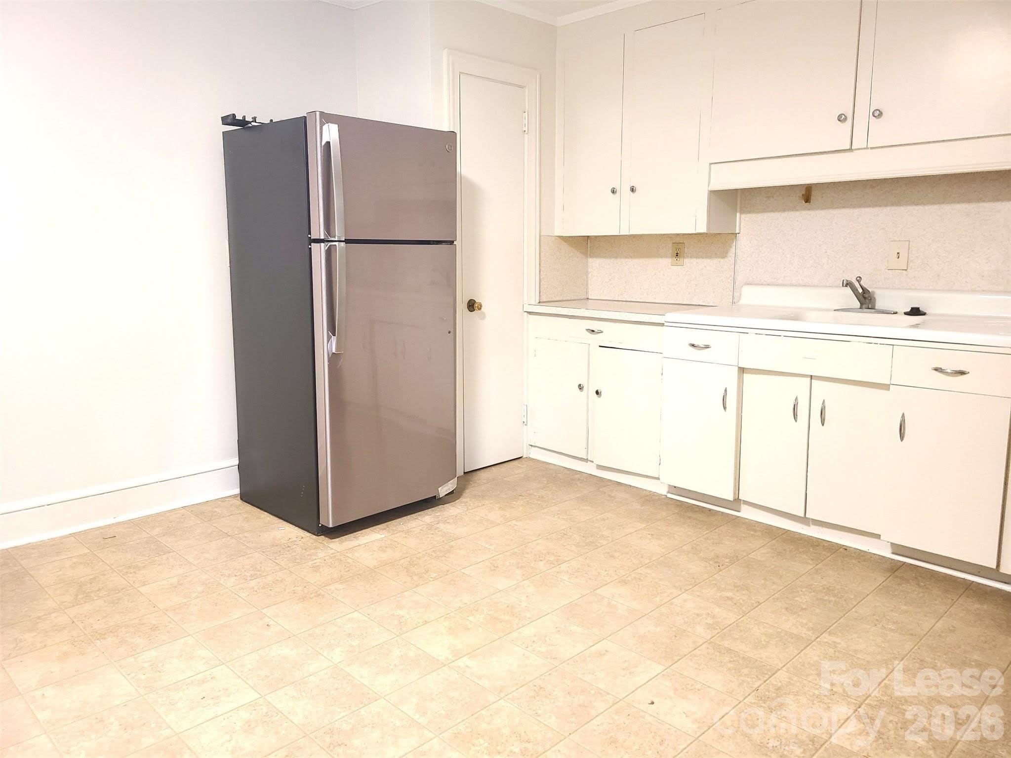 2245 Crescent Avenue – photo 4