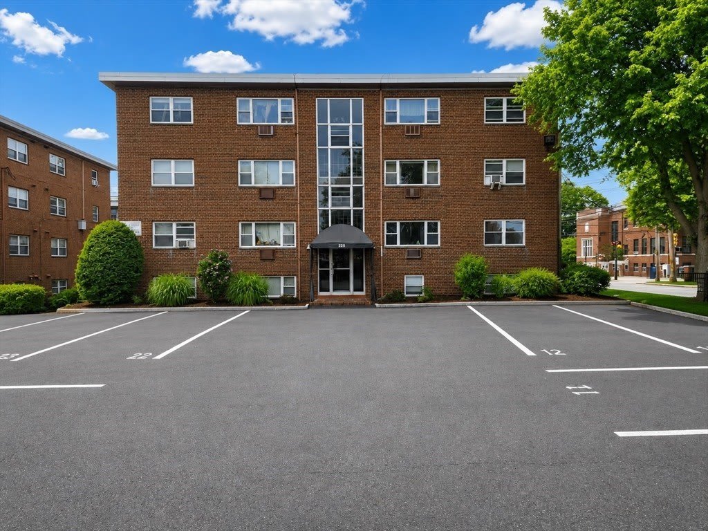 225 Baker – photo 2