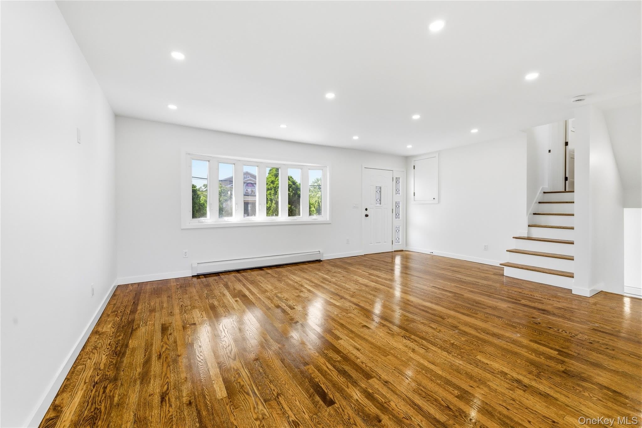 561 Woodbury Road – photo 4
